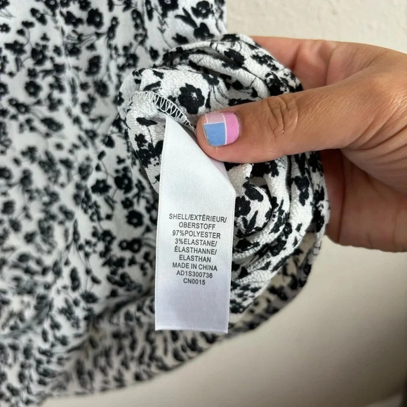 Adrianna Papell Smocked Shoulder Blouse in Floral pattern size M - Picture 5 of 9